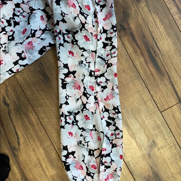 Short floral dress-long sleeve - Picture 3 of 3